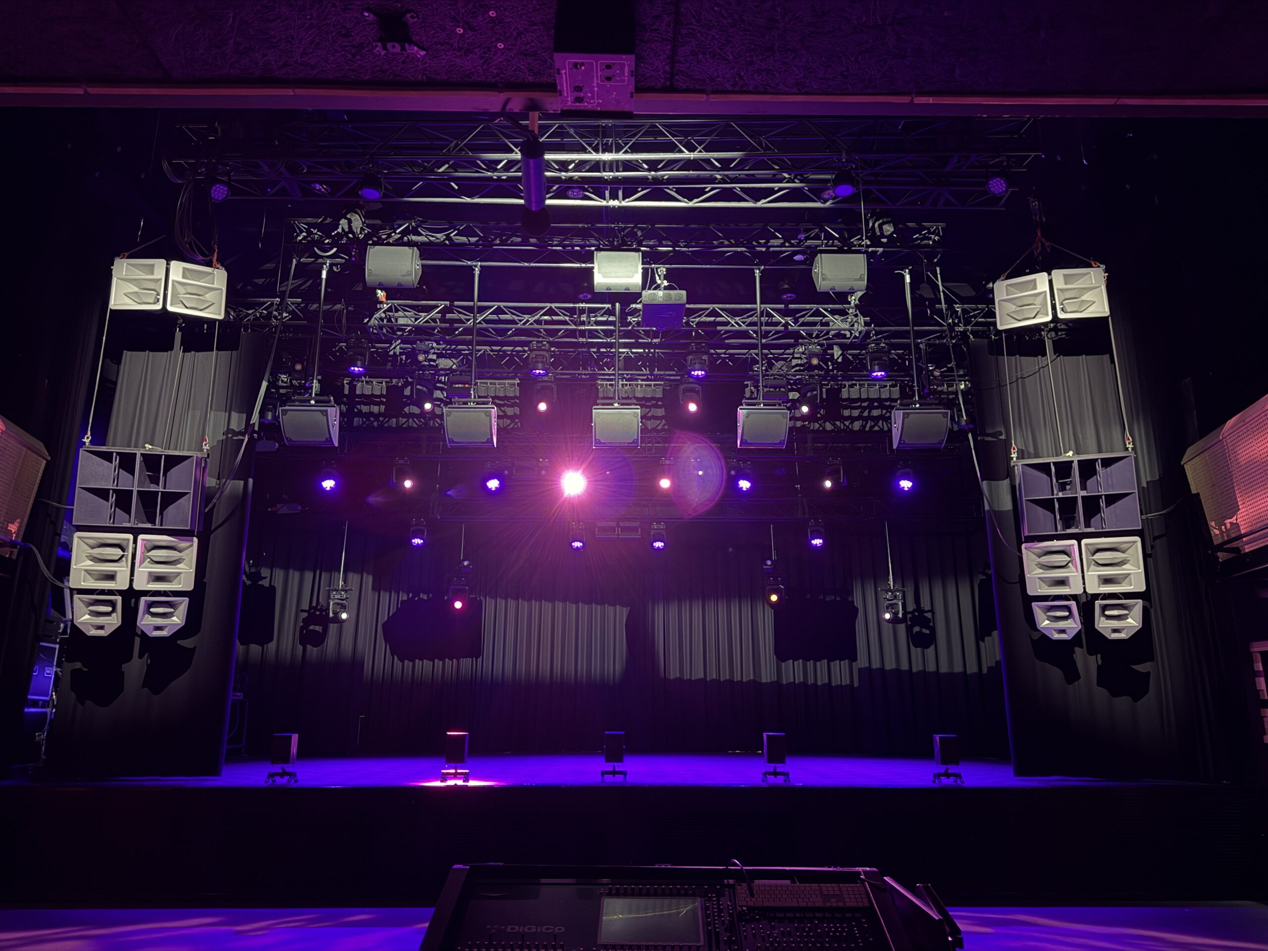 Funktion-One PA In Poppodium Neushoorn